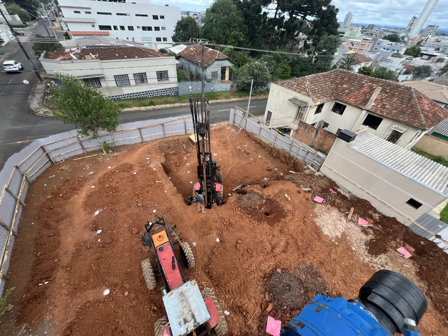 Perfuratriz em área urbana
